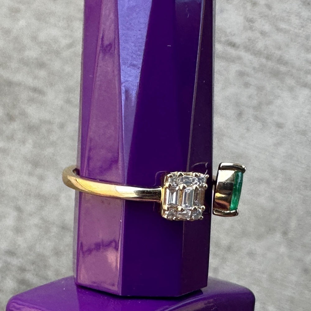 New 14K Gold Ring with Emerald and Diamonds Size 7 - Picture 6 of 11